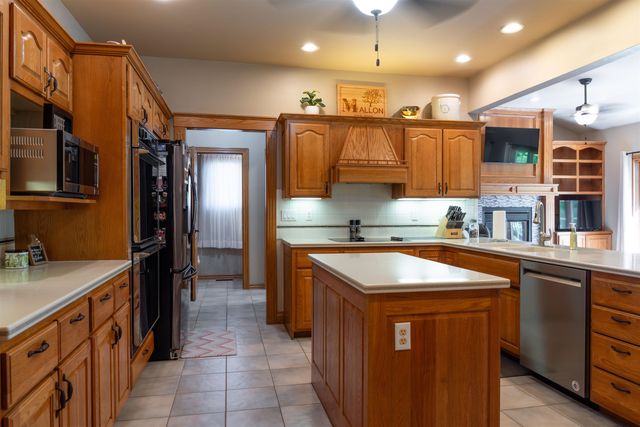 9 E Flanigan Dr, Augusta, KS 67010