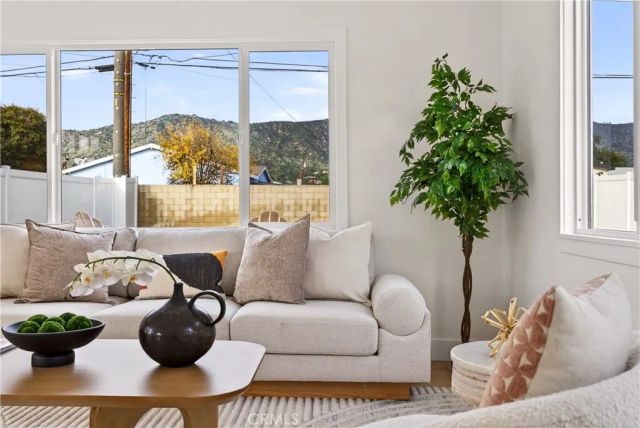 833 W Orangepath, Glendora, CA 91741