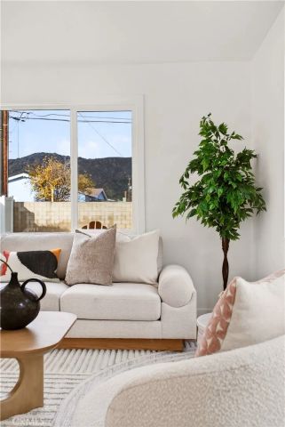 833 W Orangepath, Glendora, CA 91741