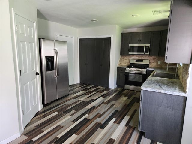 2006 Redwood Street, Kemah, TX 77565