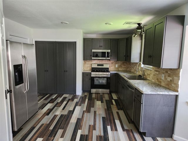 2006 Redwood Street, Kemah, TX 77565