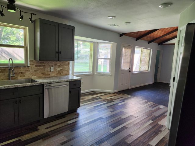 2006 Redwood Street, Kemah, TX 77565