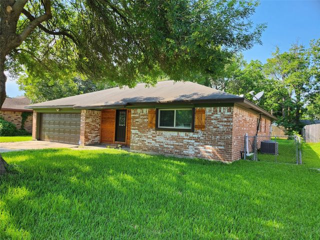 2006 Redwood Street, Kemah, TX 77565