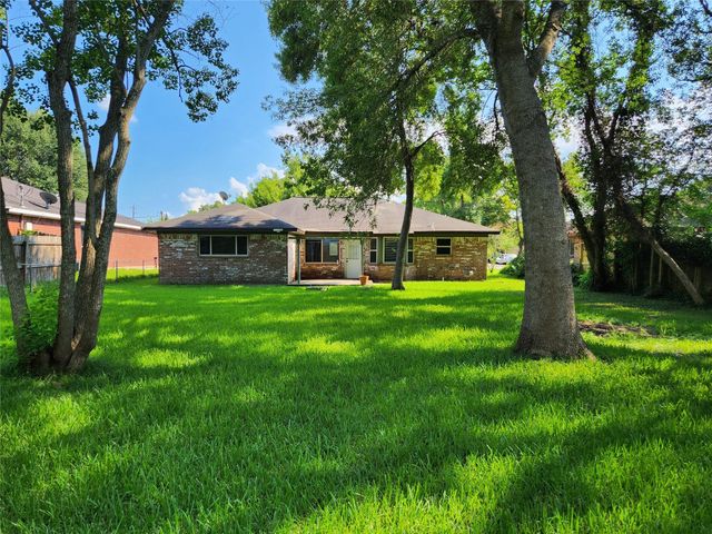 2006 Redwood Street, Kemah, TX 77565