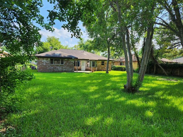 2006 Redwood Street, Kemah, TX 77565