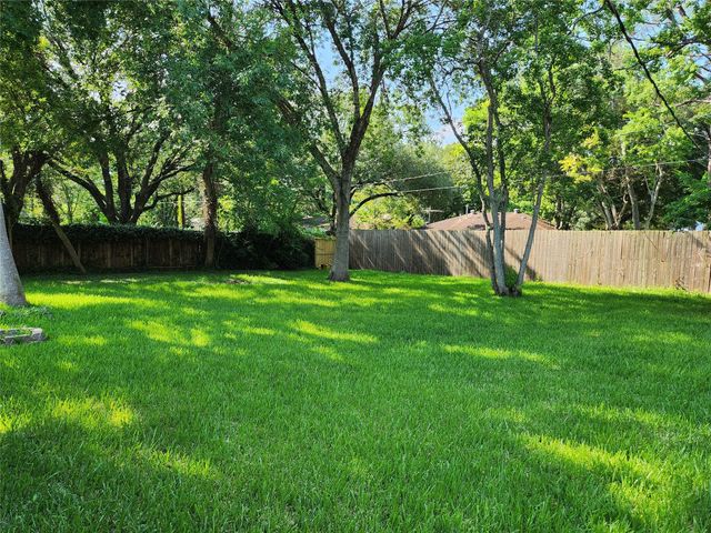 2006 Redwood Street, Kemah, TX 77565