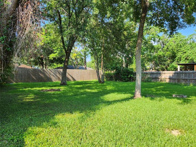 2006 Redwood Street, Kemah, TX 77565