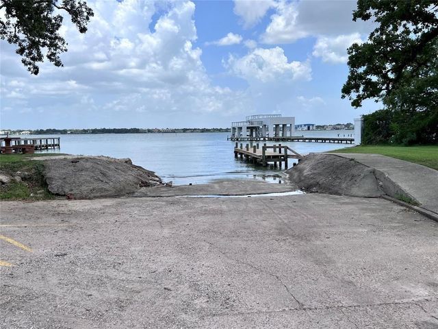 2006 Redwood Street, Kemah, TX 77565