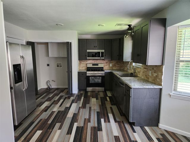 2006 Redwood Street, Kemah, TX 77565