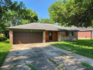 2006 Redwood Street, Kemah, TX 77565
