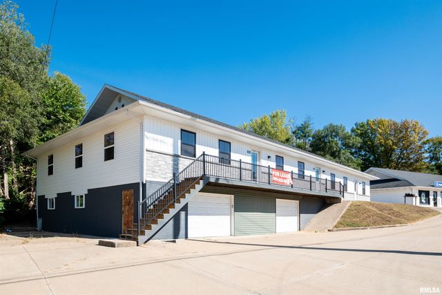 2207 N BROADWAY Street, Pekin, IL 61554