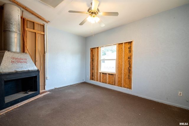 2207 N BROADWAY Street, Pekin, IL 61554