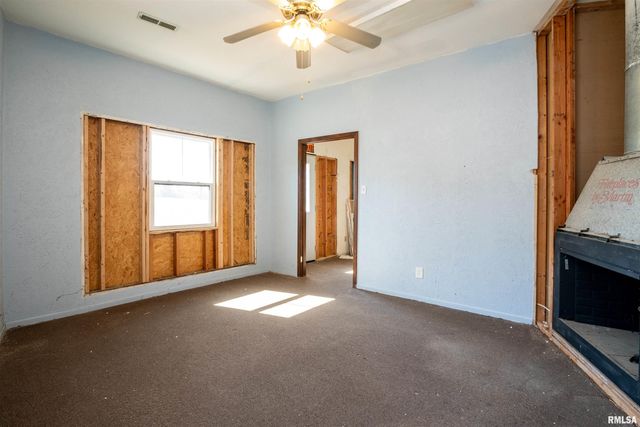 2207 N BROADWAY Street, Pekin, IL 61554