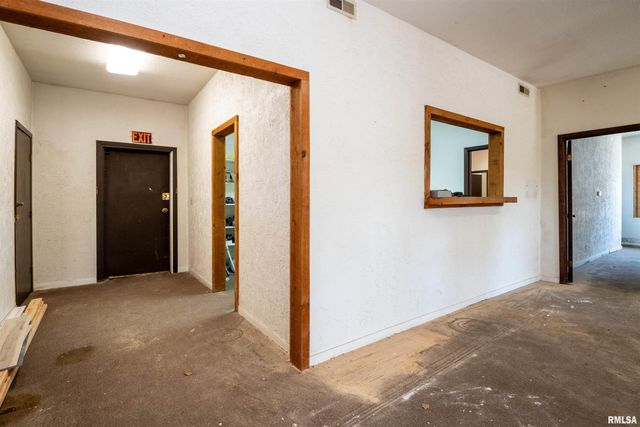 2207 N BROADWAY Street, Pekin, IL 61554