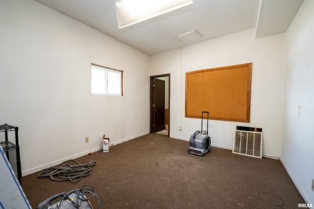 2207 N BROADWAY Street, Pekin, IL 61554