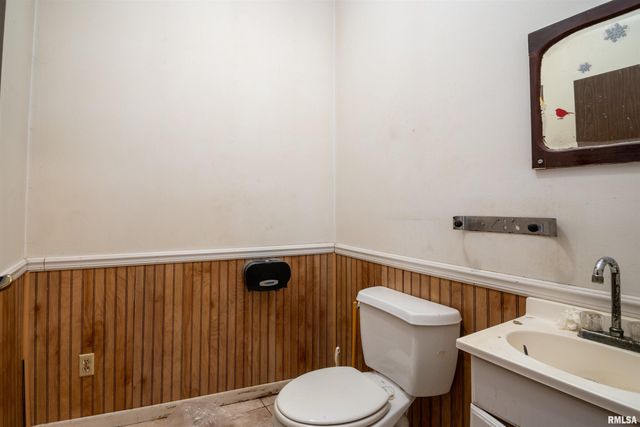 2207 N BROADWAY Street, Pekin, IL 61554