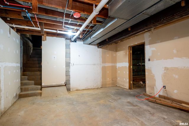 2207 N BROADWAY Street, Pekin, IL 61554