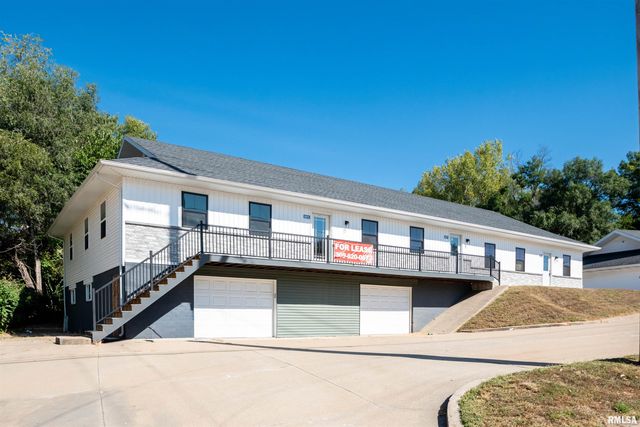 2207 N BROADWAY Street, Pekin, IL 61554