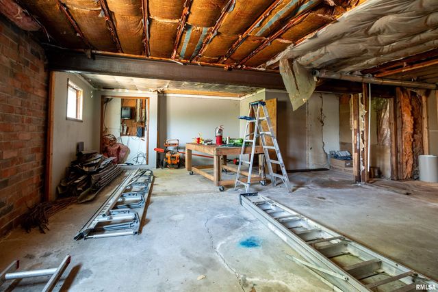 2207 N BROADWAY Street, Pekin, IL 61554