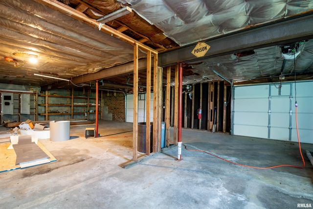 2207 N BROADWAY Street, Pekin, IL 61554