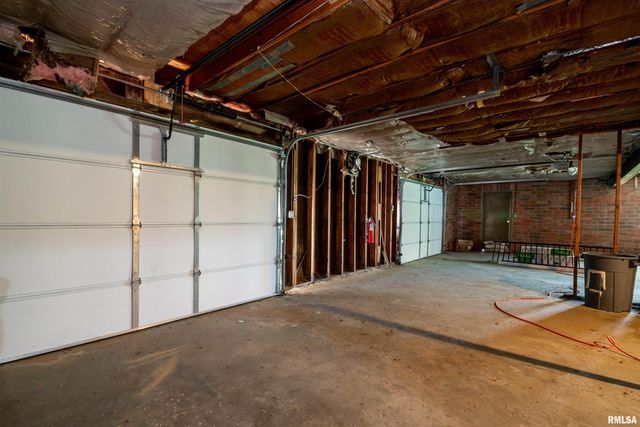 2207 N BROADWAY Street, Pekin, IL 61554