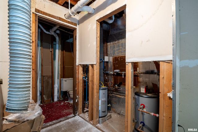 2207 N BROADWAY Street, Pekin, IL 61554