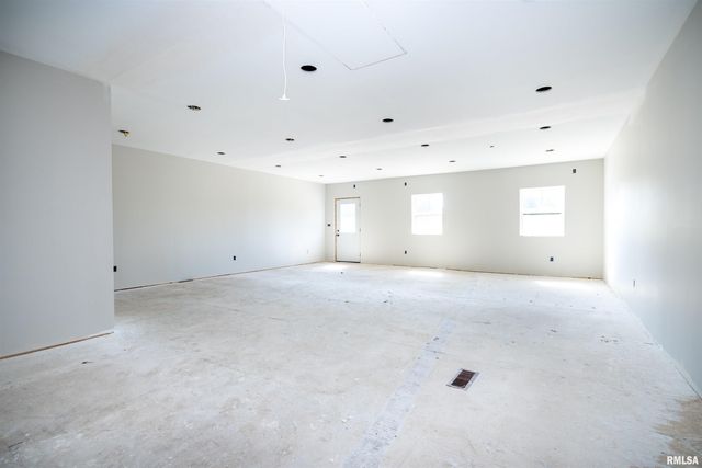 2207 N BROADWAY Street, Pekin, IL 61554