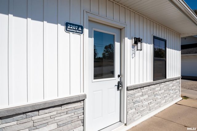 2207 N BROADWAY Street, Pekin, IL 61554