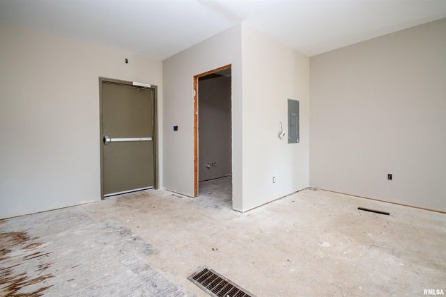 2207 N BROADWAY Street, Pekin, IL 61554