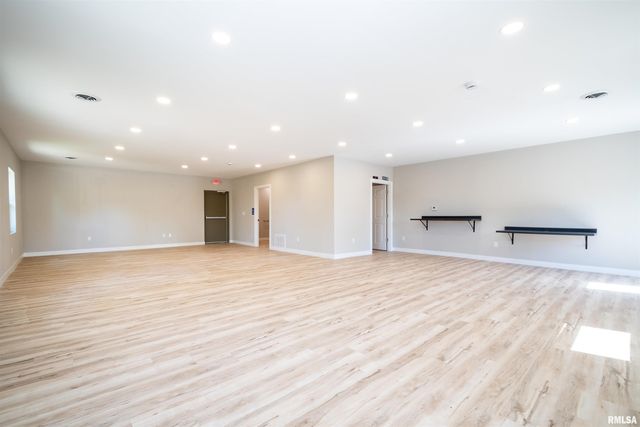 2207 N BROADWAY Street, Pekin, IL 61554