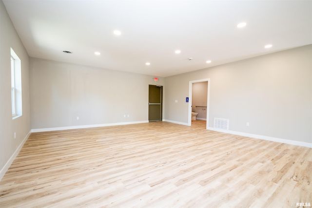 2207 N BROADWAY Street, Pekin, IL 61554