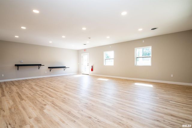 2207 N BROADWAY Street, Pekin, IL 61554