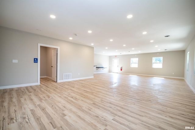 2207 N BROADWAY Street, Pekin, IL 61554