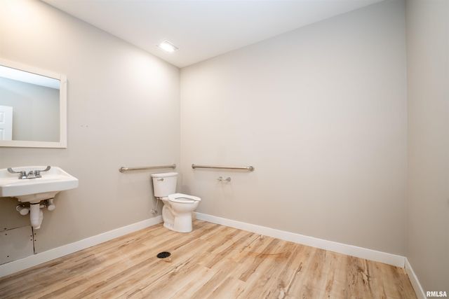 2207 N BROADWAY Street, Pekin, IL 61554