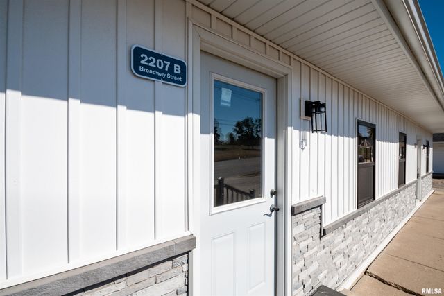 2207 N BROADWAY Street, Pekin, IL 61554