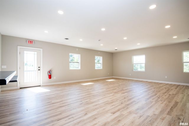 2207 N BROADWAY Street, Pekin, IL 61554