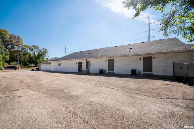 2207 N BROADWAY Street, Pekin, IL 61554