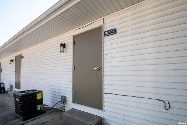 2207 N BROADWAY Street, Pekin, IL 61554