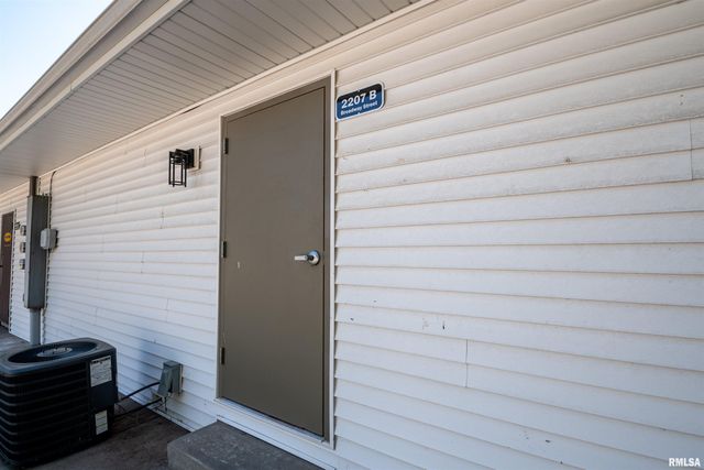 2207 N BROADWAY Street, Pekin, IL 61554