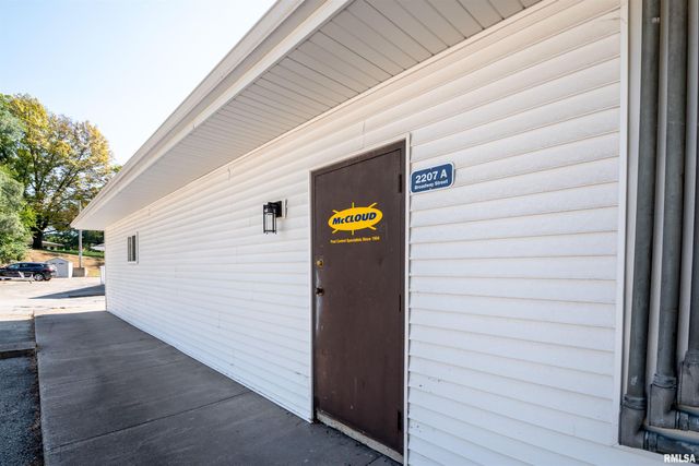 2207 N BROADWAY Street, Pekin, IL 61554