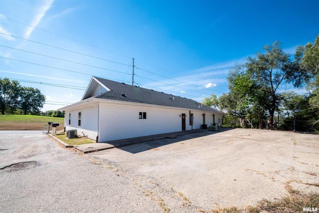 2207 N BROADWAY Street, Pekin, IL 61554