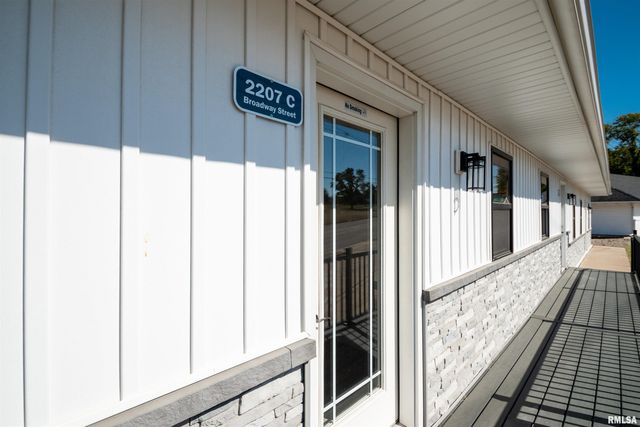 2207 N BROADWAY Street, Pekin, IL 61554