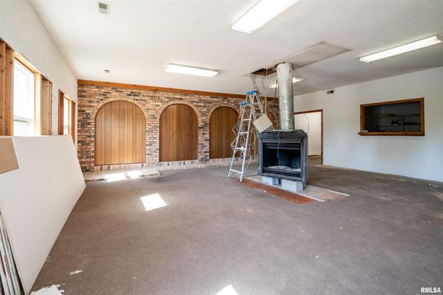 2207 N BROADWAY Street, Pekin, IL 61554