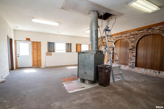 2207 N BROADWAY Street, Pekin, IL 61554