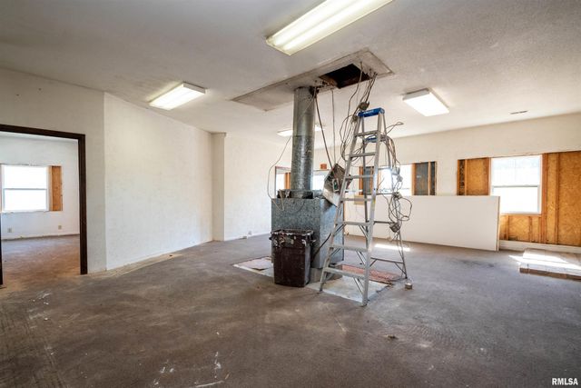 2207 N BROADWAY Street, Pekin, IL 61554