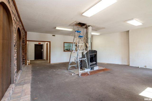 2207 N BROADWAY Street, Pekin, IL 61554