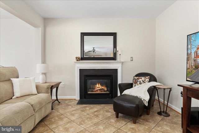 9231 GLEN MEADOW LN, Bristow, VA 20136