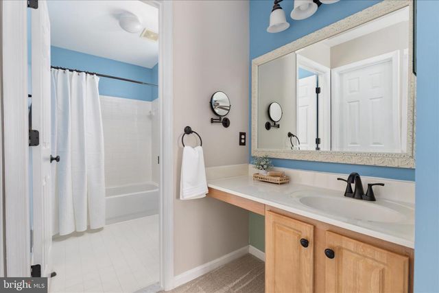 9231 GLEN MEADOW LN, Bristow, VA 20136