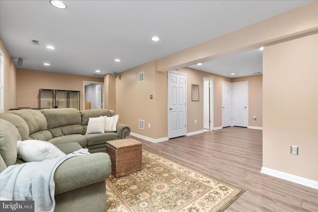 9231 GLEN MEADOW LN, Bristow, VA 20136