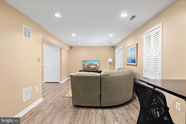 9231 GLEN MEADOW LN, Bristow, VA 20136